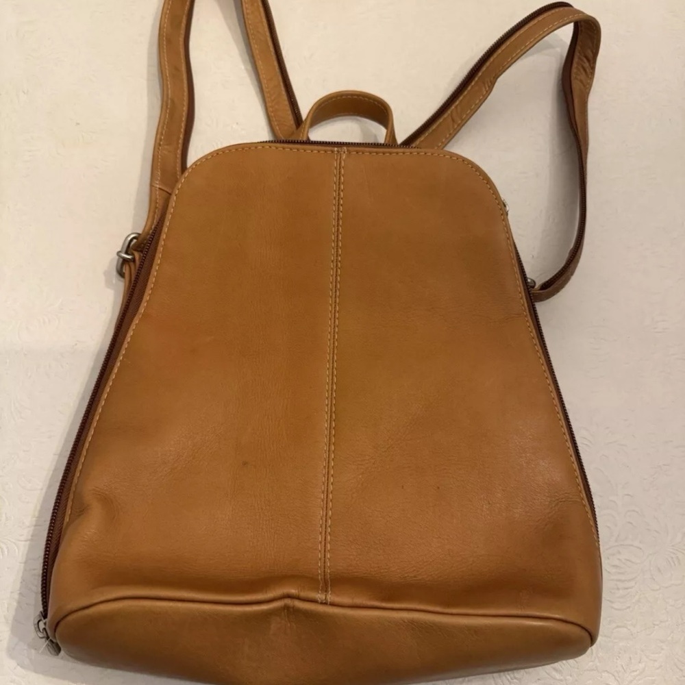 Le Donne Leather Electronics Backpack with Adjustable Straps